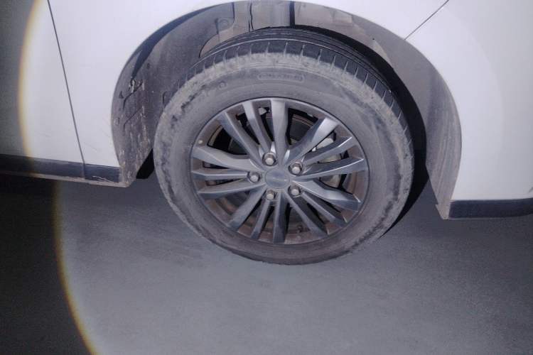 Used SAIC MAXUS G50 2022 1.5T Manual Comfort B Right Front Wheel Hub