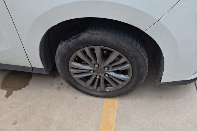 Used SAIC MAXUS G50 2022 1.5T Automatic Comfort Touring B Right Front Wheel Hub
