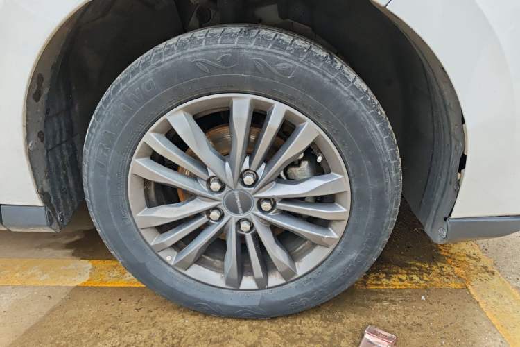 Used SAIC MAXUS G50 2022 1.5T Automatic Comfort Touring B Right Front Wheel Hub
