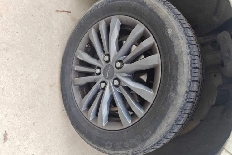 Used SAIC MAXUS G50 2022 1.5T Manual Comfort B Right Front Wheel Hub