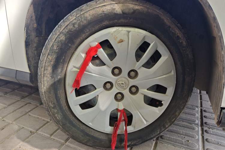 Used SAIC MAXUS G50 2022 1.5T Manual Touring A Right Front Wheel Hub