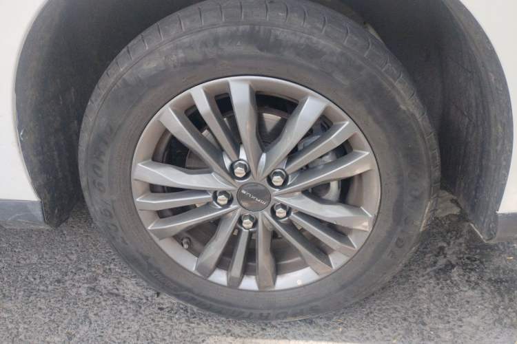 Used SAIC MAXUS G50 2022 1.5T Manual Touring A Right Front Wheel Hub