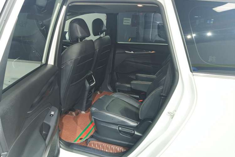 Used SAIC MAXUS G50 2022 1.5T Automatic Comfort Touring B Right Rear Seat