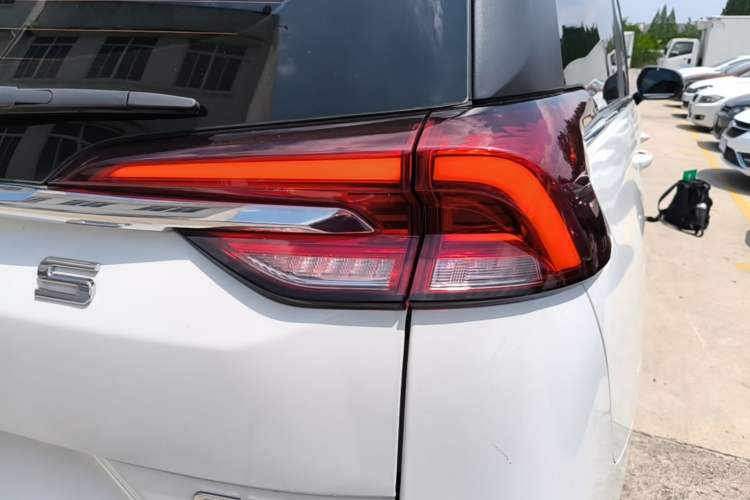 Used SAIC MAXUS G50 2022 1.5T Automatic Comfort Touring B Right Rear Taillight