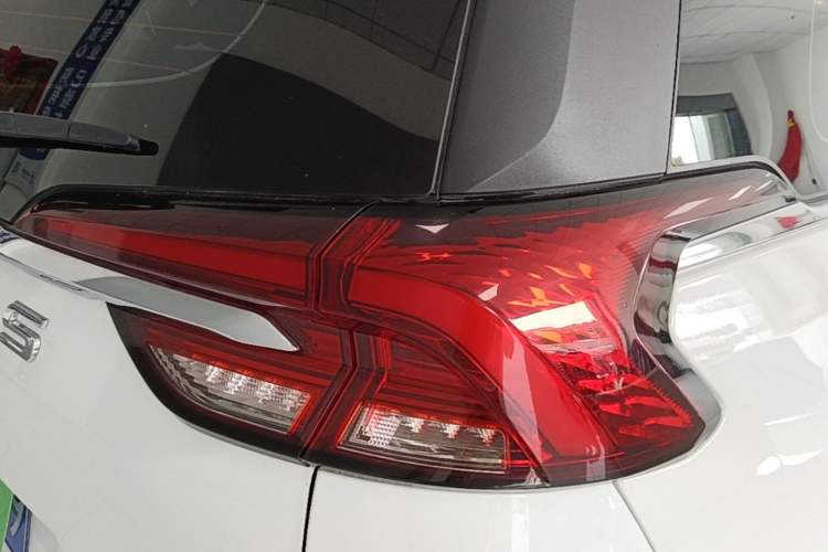 Used SAIC MAXUS G50 2022 1.5T Automatic Comfort Touring B Right Rear Taillight
