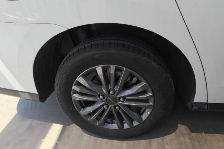 Used SAIC MAXUS G50 2022 1.5T Automatic Comfort Touring B Right Rear Wheel Hub