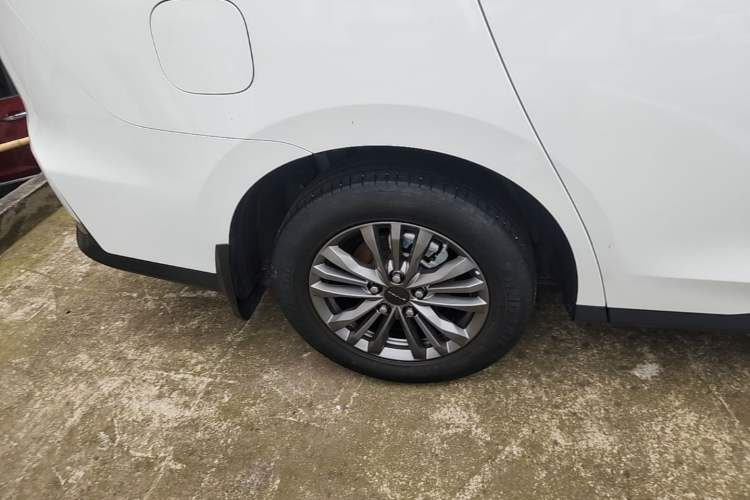 Used SAIC MAXUS G50 2022 1.5T Manual Comfort B Right Rear Wheel Hub