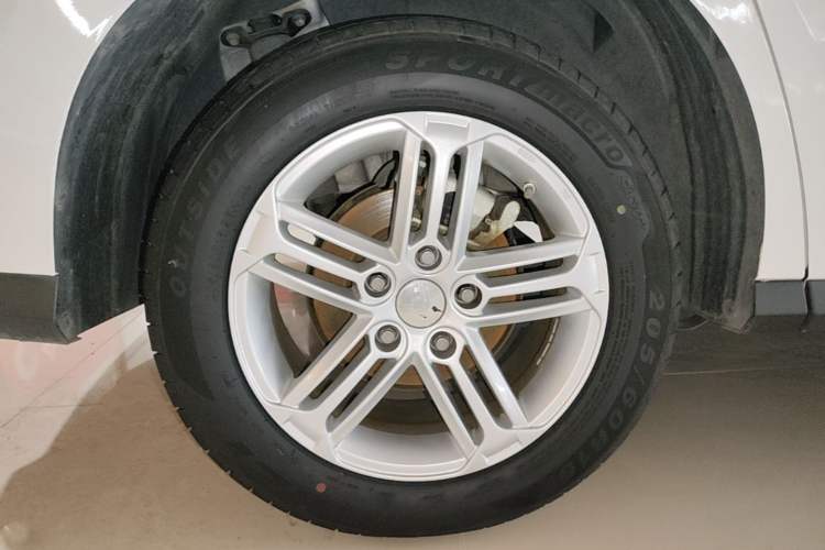 Used SAIC MAXUS G50 2022 1.5T Automatic Comfort Touring A Right Rear Wheel Hub