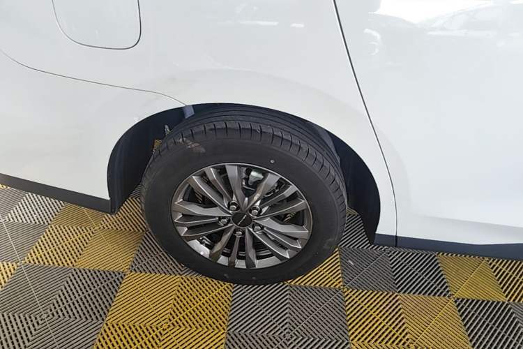 Used SAIC MAXUS G50 2022 1.5T Automatic Comfort Touring B Right Rear Wheel Hub