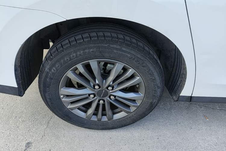 Used SAIC MAXUS G50 2022 1.5T Automatic Comfort Touring B Right Rear Wheel Hub