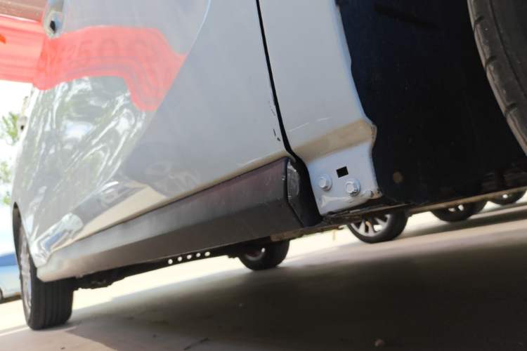 Used SAIC MAXUS G50 2022 1.5T Automatic Comfort Touring B Right Side Sill