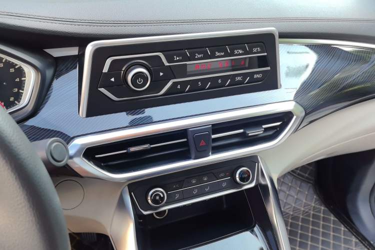 Used SAIC MAXUS G50 2023 1.5T Manual Comfort A Audio And AC Panel