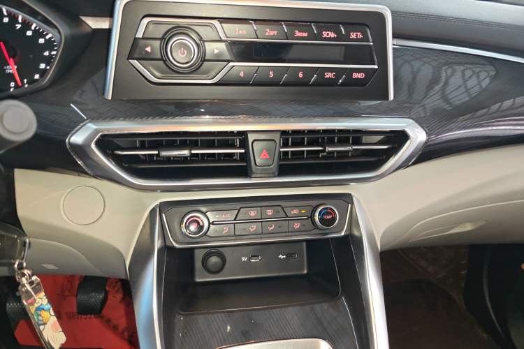 Used SAIC MAXUS G50 2023 1.5T Manual Comfort A Audio And AC Panel
