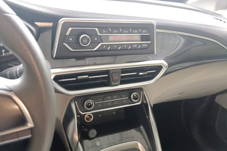 Used SAIC MAXUS G50 2023 1.5T Manual Comfort B Trim Audio And AC Panel