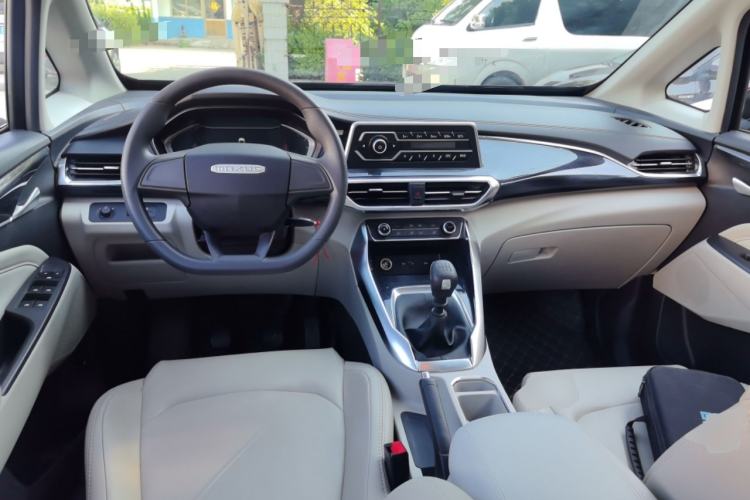 Used SAIC MAXUS G50 2023 1.5T Manual Comfort A Center Console