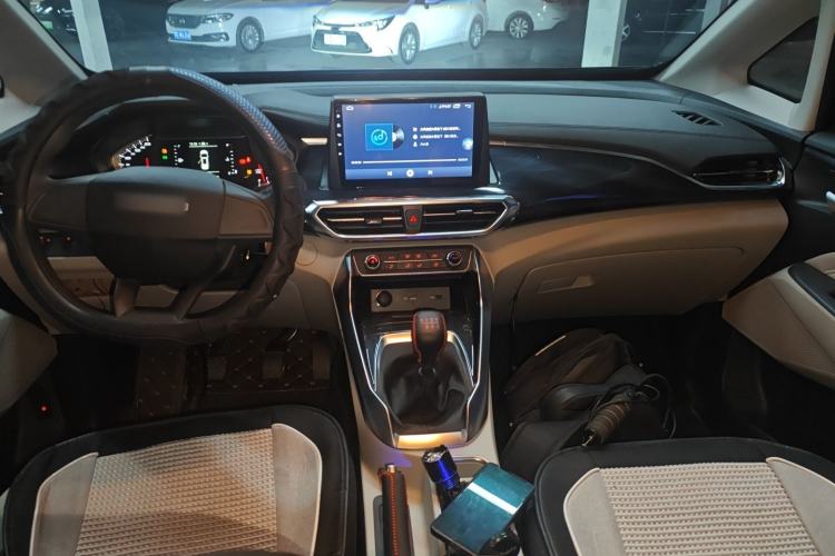 Used SAIC MAXUS G50 2023 1.5T Manual Comfort A Center Console