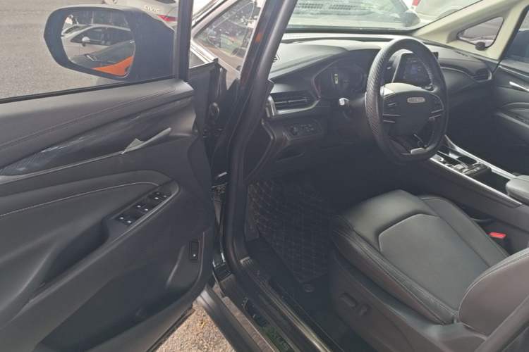 Used SAIC MAXUS G50 2023 PLUS 1.5T Happiness-Recommended Automatic Start Edition Driver Seat