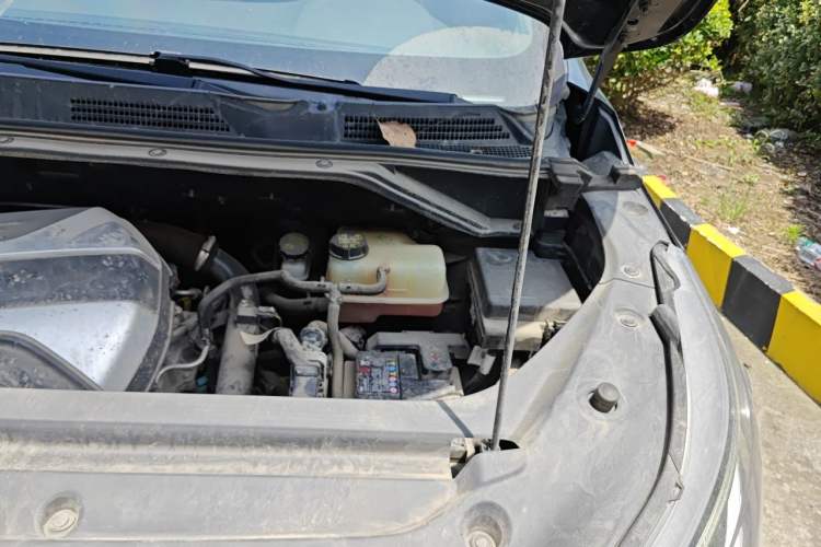 Used SAIC MAXUS G50 2023 1.5T Manual Comfort A Engine Bay Left