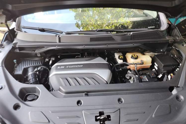 Used SAIC MAXUS G50 2023 1.5T Manual Comfort B Trim Engine Bay
