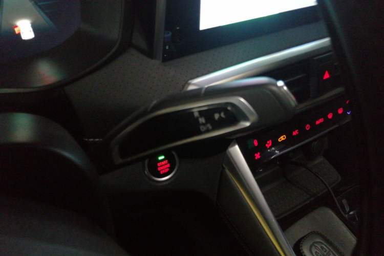 Used SAIC MAXUS G50 2023 PLUS 1.5T Happiness-Recommended Automatic Cruise Version Gear Lever