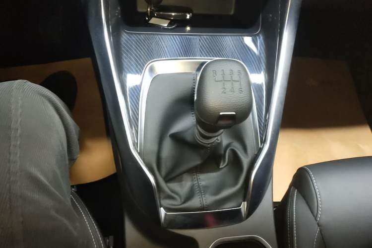 Used SAIC MAXUS G50 2023 1.5T Manual Comfort B Trim Gear Lever