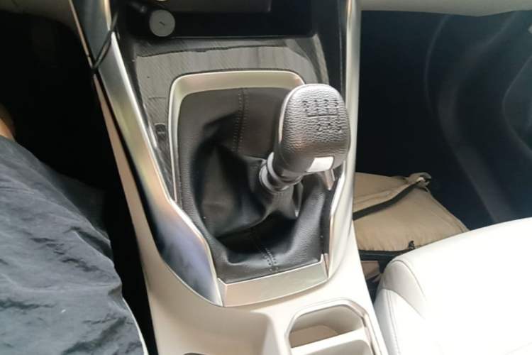 Used SAIC MAXUS G50 2023 1.5T Manual Comfort B Trim Gear Lever