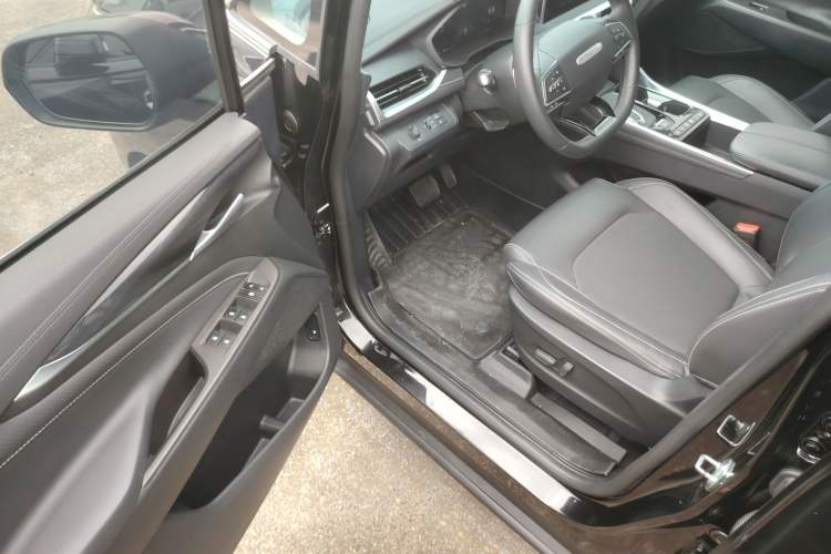 Used SAIC MAXUS G50 2023 PLUS 1.5T Happiness-Recommended Automatic Escort Edition Interior 1