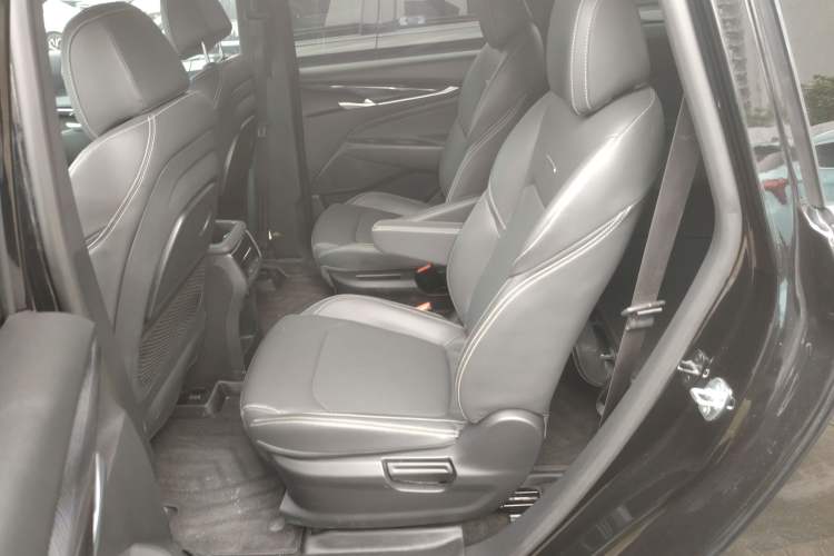Used SAIC MAXUS G50 2023 PLUS 1.5T Happiness-Recommended Automatic Escort Edition Interior 2