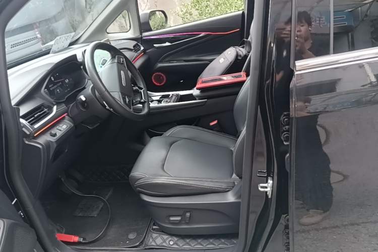 Used SAIC MAXUS G50 2023 PLUS 1.5T Happiness-Recommended Automatic Escort Edition Left Front Seat