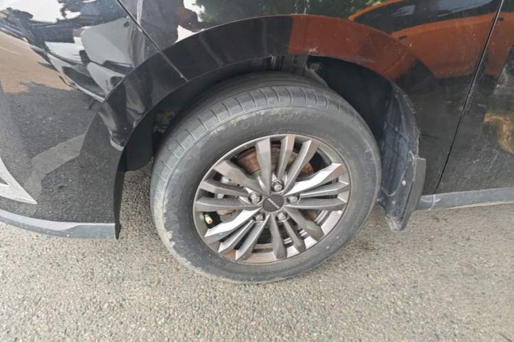 Used SAIC MAXUS G50 2023 PLUS 1.5T Happiness-Recommended Automatic Start Edition Left Front Wheel Hub