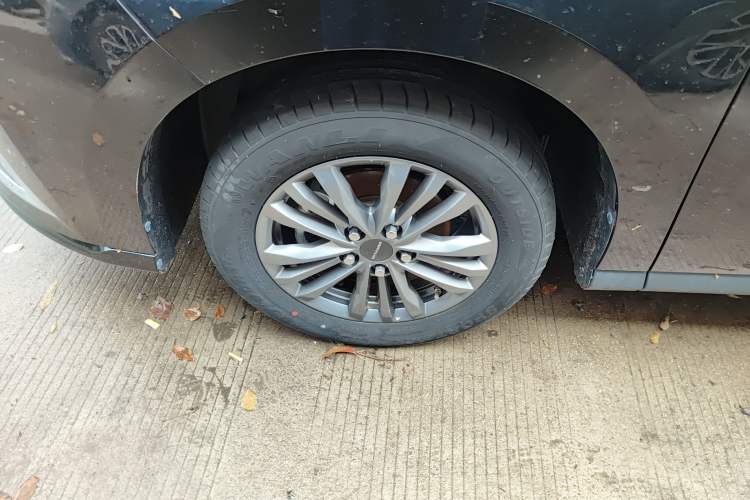 Used SAIC MAXUS G50 2023 PLUS 1.5T Happiness-Recommended Automatic Start Edition Left Front Wheel Hub