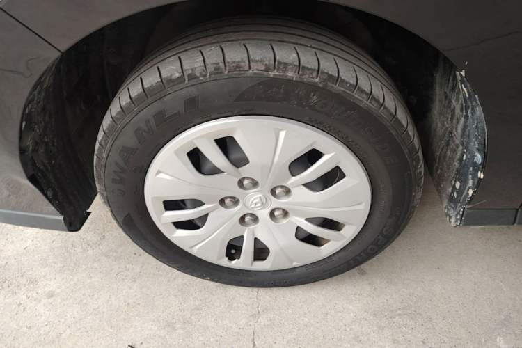 Used SAIC MAXUS G50 2023 1.5T Manual Comfort A Left Front Wheel Hub