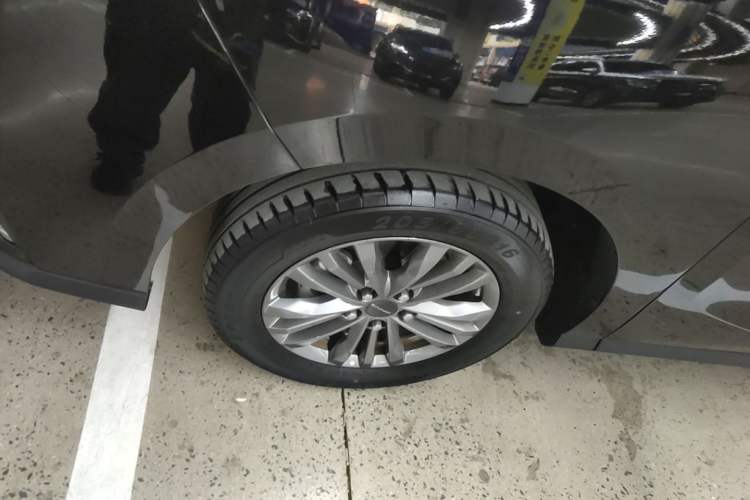 Used SAIC MAXUS G50 2023 1.5T Manual Comfort B Trim Left Front Wheel Hub