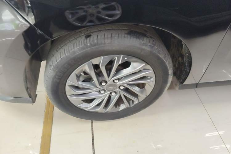 Used SAIC MAXUS G50 2023 PLUS 1.5T Happiness-Recommended Automatic Escort Edition Left Front Wheel Hub