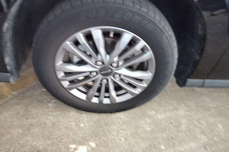 Used SAIC MAXUS G50 2023 1.5T Manual Comfort B Trim Left Front Wheel Hub