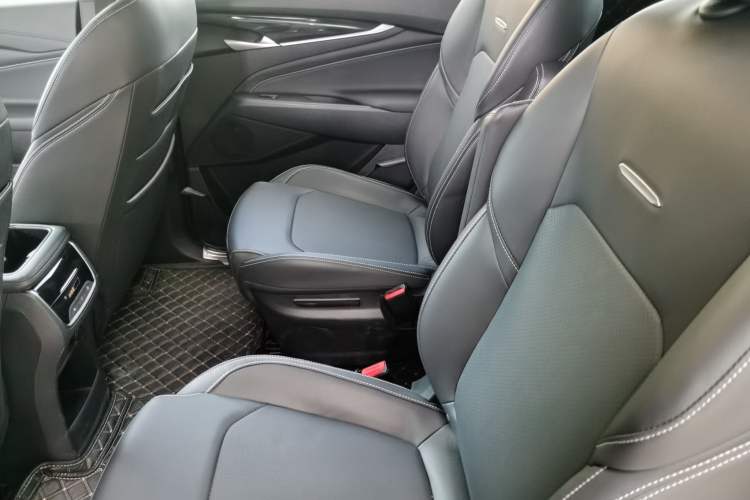 Used SAIC MAXUS G50 2023 PLUS 1.5T Happiness-Recommended Automatic Cruise Version Left Rear Seat