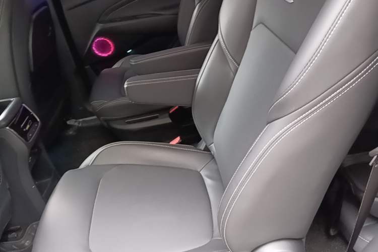 Used SAIC MAXUS G50 2023 PLUS 1.5T Happiness-Recommended Automatic Escort Edition Left Rear Seat