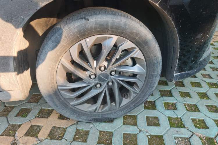 Used SAIC MAXUS G50 2023 PLUS 1.5T Happiness-Recommended Automatic Escort Edition Right Front Wheel Hub