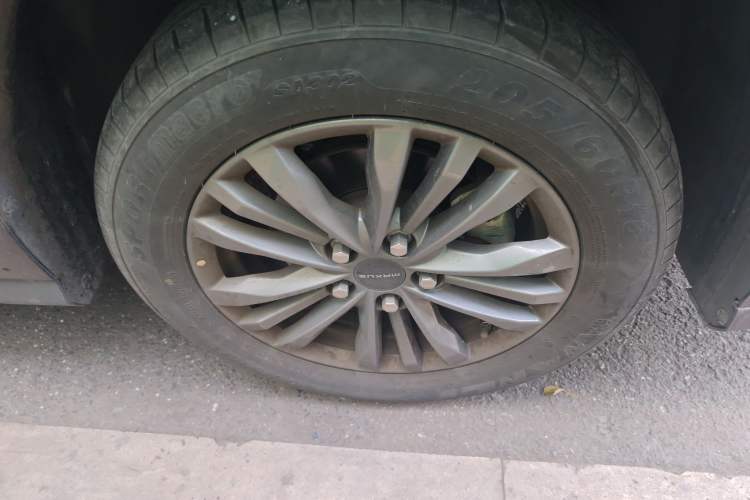 Used SAIC MAXUS G50 2023 PLUS 1.5T Happiness-Recommended Automatic Start Edition Right Front Wheel Hub