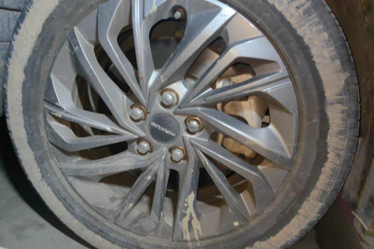 Used SAIC MAXUS G50 2023 PLUS 1.5T Happiness-Recommended Automatic Escort Edition Right Front Wheel Hub