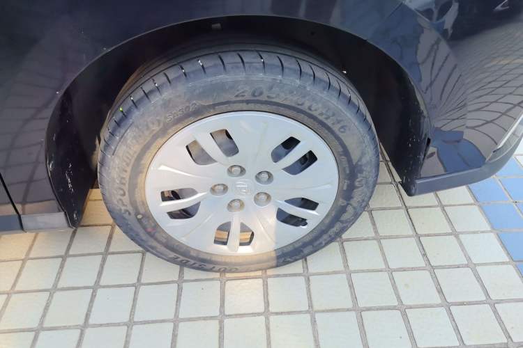 Used SAIC MAXUS G50 2023 1.5T Manual Comfort A Right Front Wheel Hub