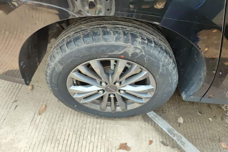 Used SAIC MAXUS G50 2023 PLUS 1.5T Happiness-Recommended Automatic Start Edition Right Rear Wheel Hub