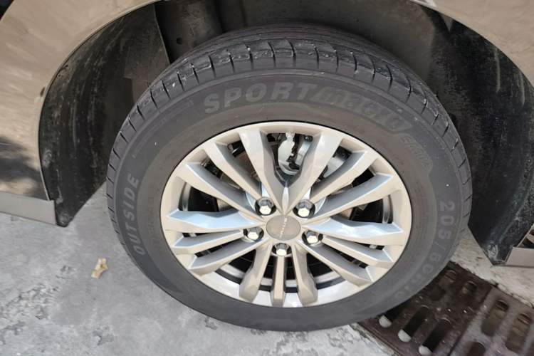Used SAIC MAXUS G50 2023 1.5T Manual Comfort B Trim Right Rear Wheel Hub