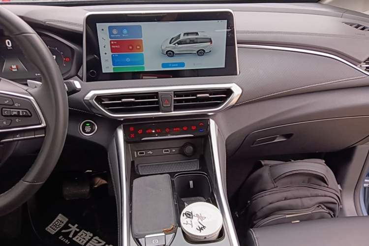 Used SAIC MAXUS G50 2023 PLUS 1.5T Automatic Cruise Version Audio And AC Panel