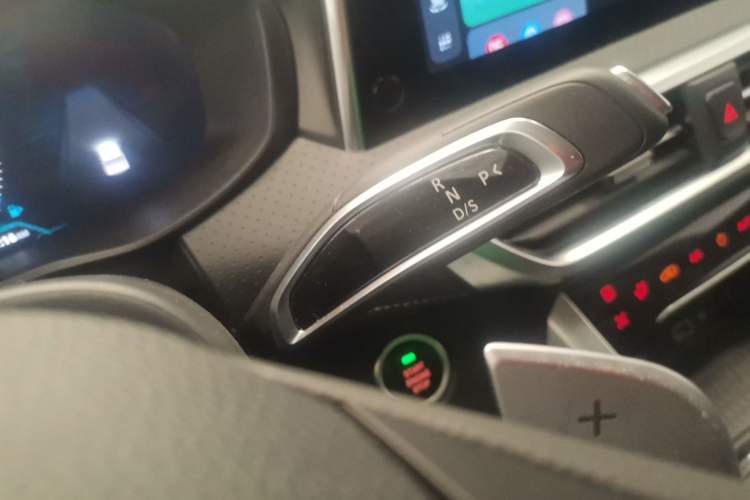 Used SAIC MAXUS G50 2023 PLUS 1.5T Happiness-Recommended Automatic Escort Edition Gear Lever