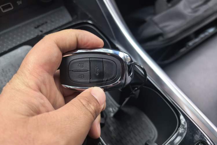 Used SAIC MAXUS G50 2023 PLUS 1.5T Happiness-Recommended Automatic Escort Edition Interior 1