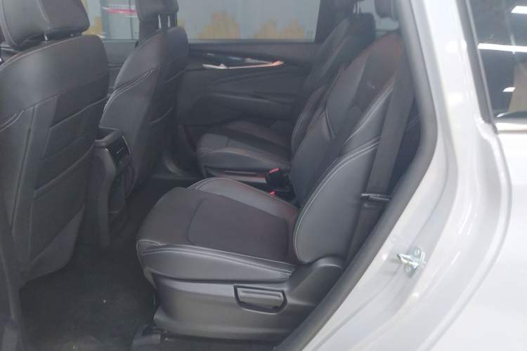 Used SAIC MAXUS G50 2023 PLUS 1.5T Automatic Custom Entry-Level Model Left Rear Seat