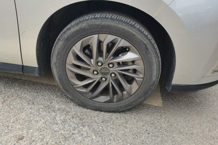 Used SAIC MAXUS G50 2023 PLUS 1.5T Happiness-Recommended Automatic Escort Edition Right Front Wheel Hub