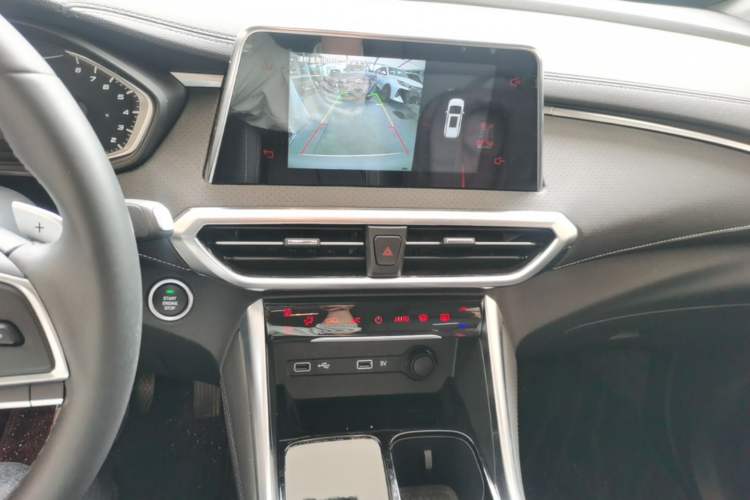 Used SAIC MAXUS G50 2023 PLUS 1.5T Happiness-Recommended Automatic Start Edition Audio And AC Panel