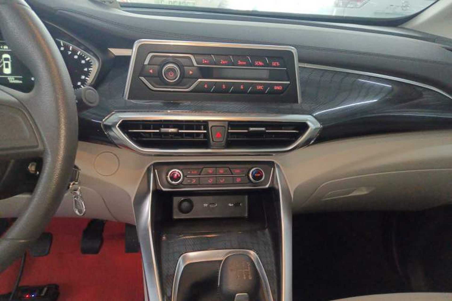 Used SAIC MAXUS G50 2023 1.5T Manual Comfort A Audio And AC Panel